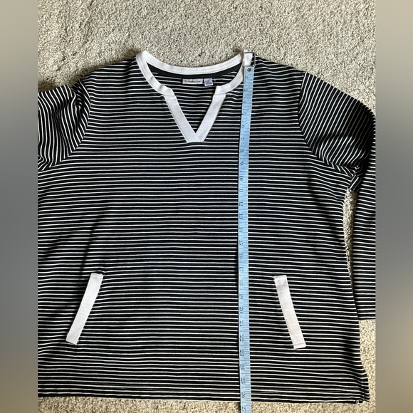 Croft & Barrow V Cut Full Front Pocket Pullover Shirt - Picture 12 of 12